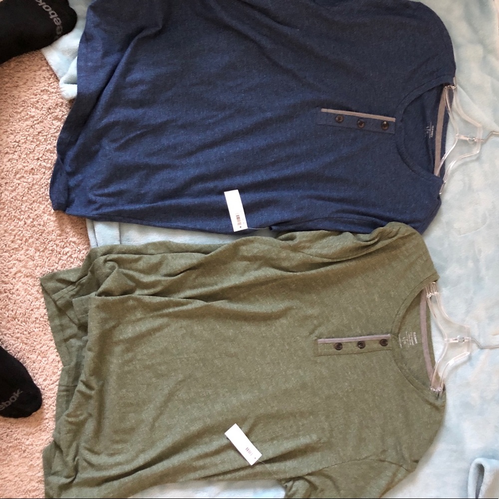 (2)Two Men’s Old Navy shirt sleeve henley